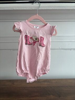 Appliqué cowgirl bubble